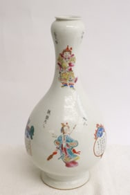A beautiful Chinese famille rose porcelain vase
