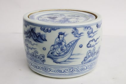 Chinese blue & white porcelain covered tea caddy