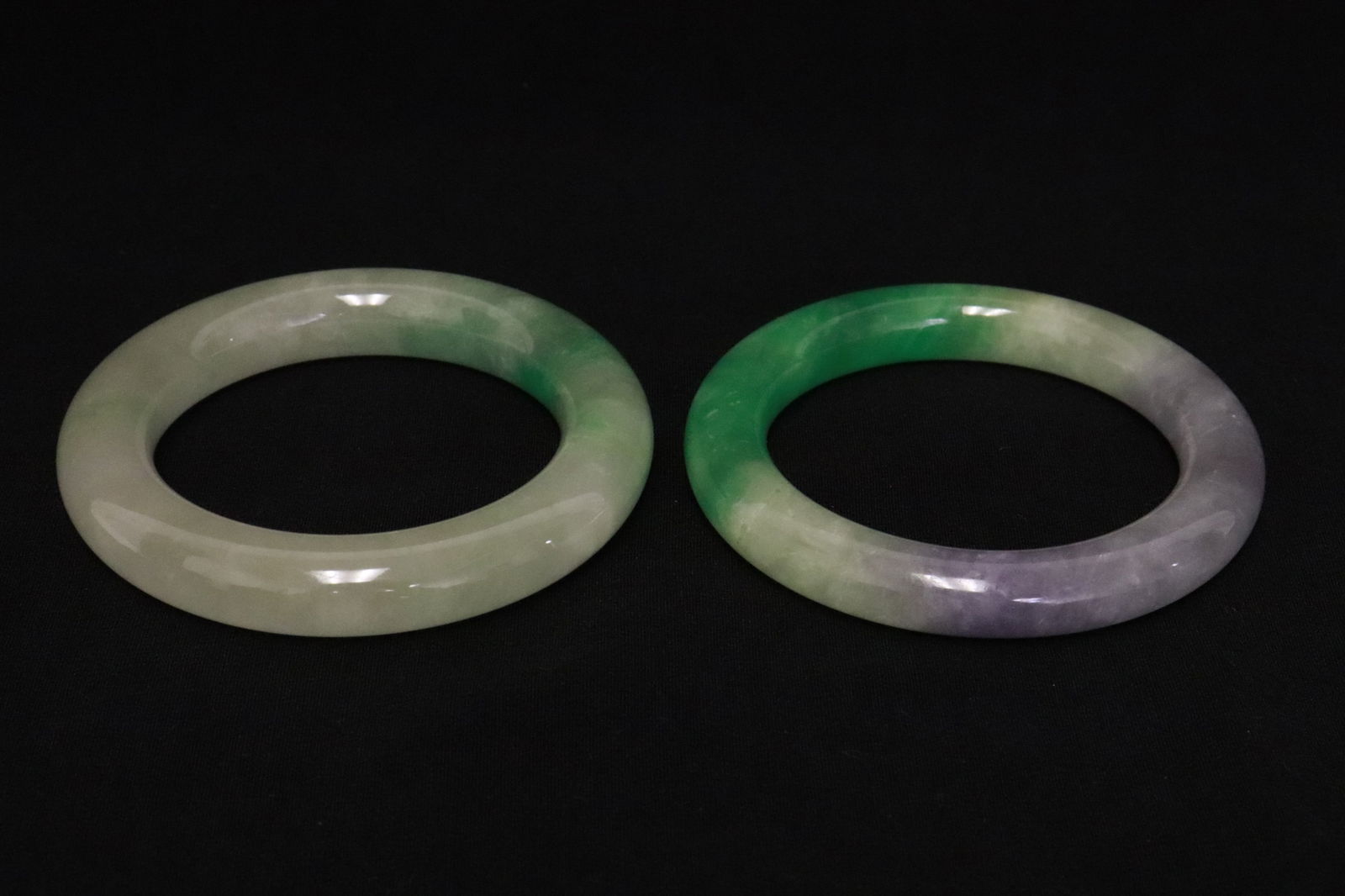 2 jadeite like bangles: 2 jadeite like bangles, 0.45"x3.2"dia, 0.5"x3.33"dia