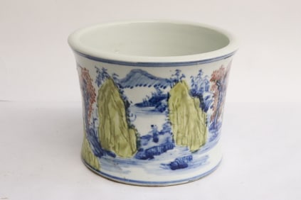Chinese wucai porcelain brush holder