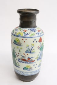 Chinese wucai porcelain vase