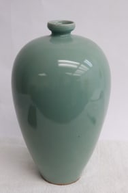 A celadon porcelain meiping