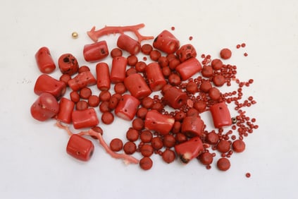 Lot of loose coral beads