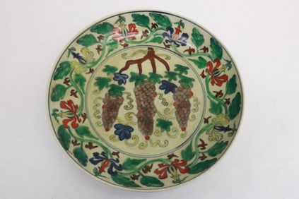 Fine Chinese famille rose porcelain plate