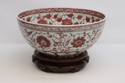 Fine Chinese large red and white porcelain bowl