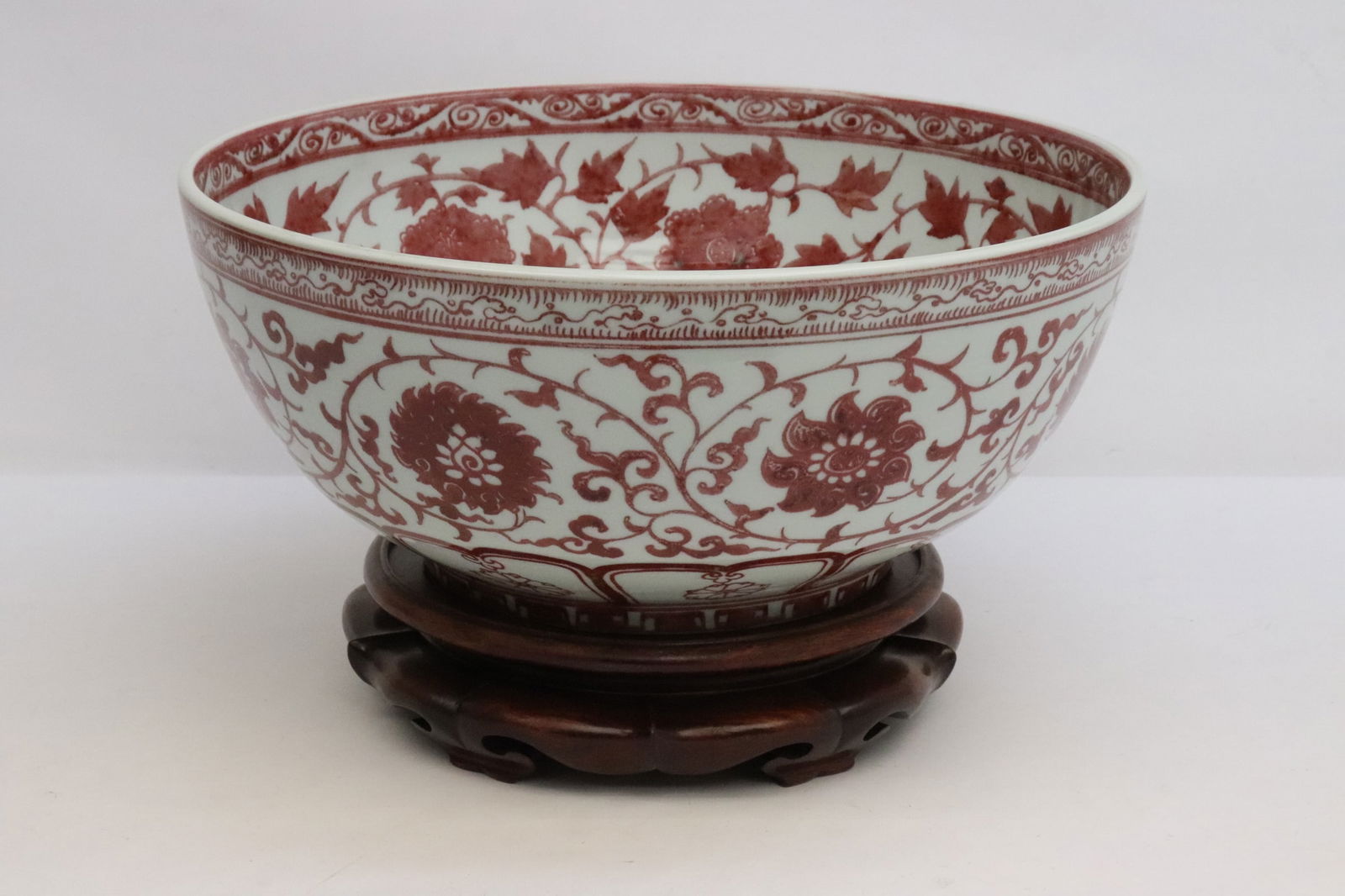 Fine Chinese large red and white porcelain bowl (1 of 12)