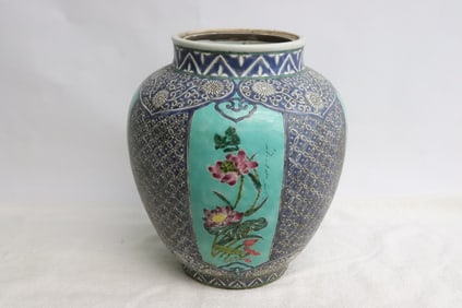 Chinese famille rose porcelain jar
