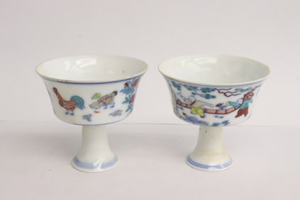 Pair Chinese wucai porcelain stem bowls