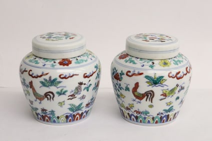 Pair wucai porcelain covered tea caddy