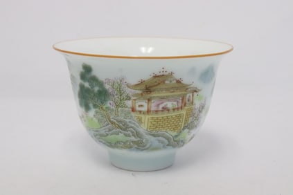 Beautiful Chinese famille rose porcelain tea bowl