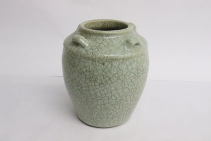 A crackleware porcelain jar
