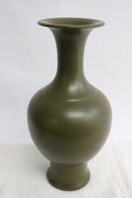 A tea dust style porcelain vase