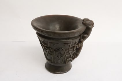 A simulated horn libation cup