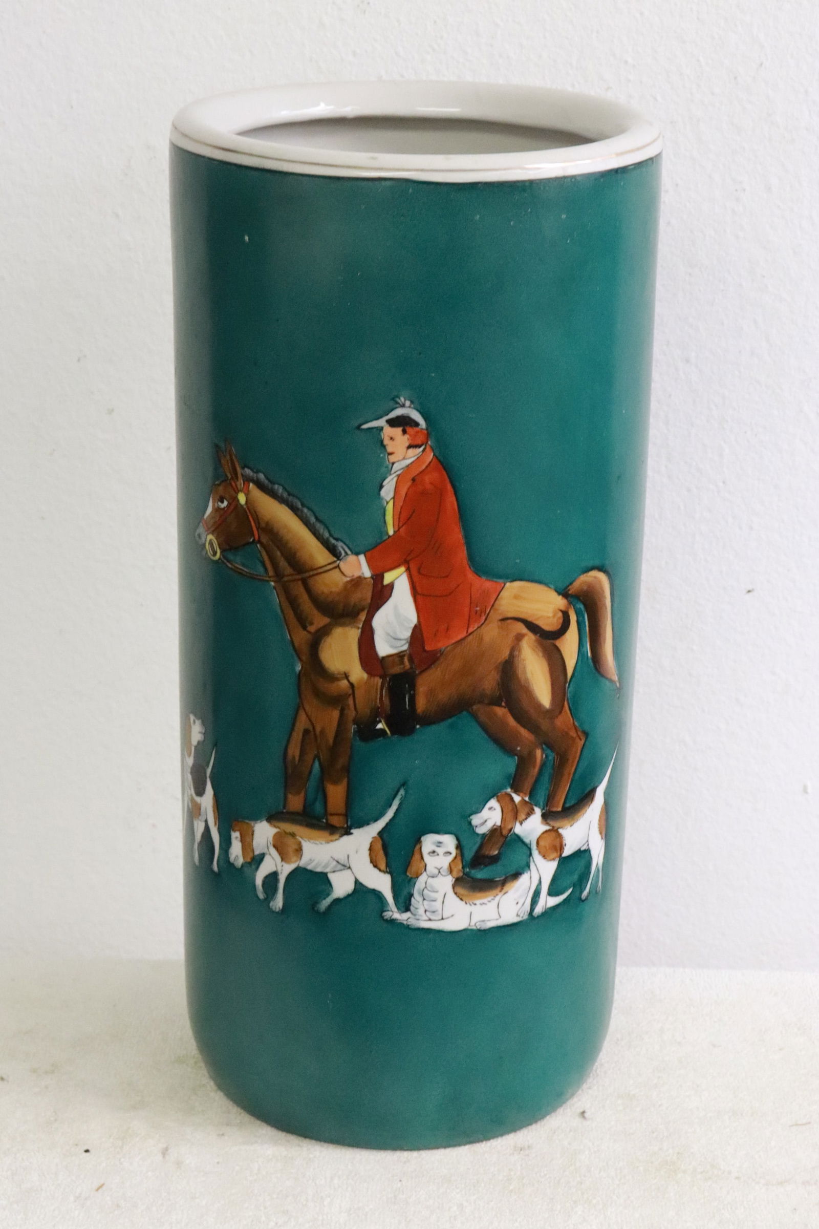 Porcelain umbrella stand: Porcelain umbrella stand decorated with hunting scene, 18.5"x8.6"dia
