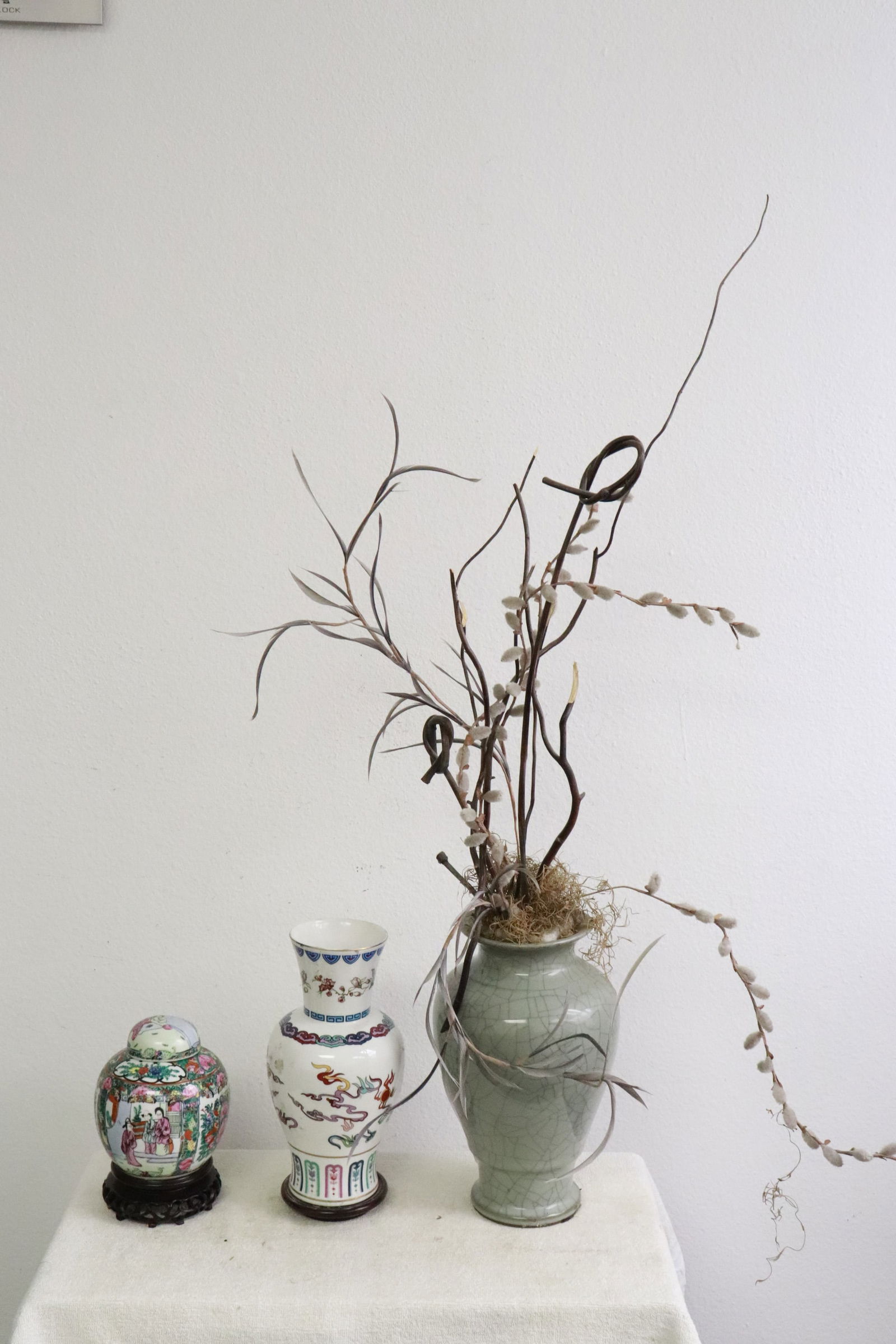 2 vases, and a rose canton covered jar (1 of 11)