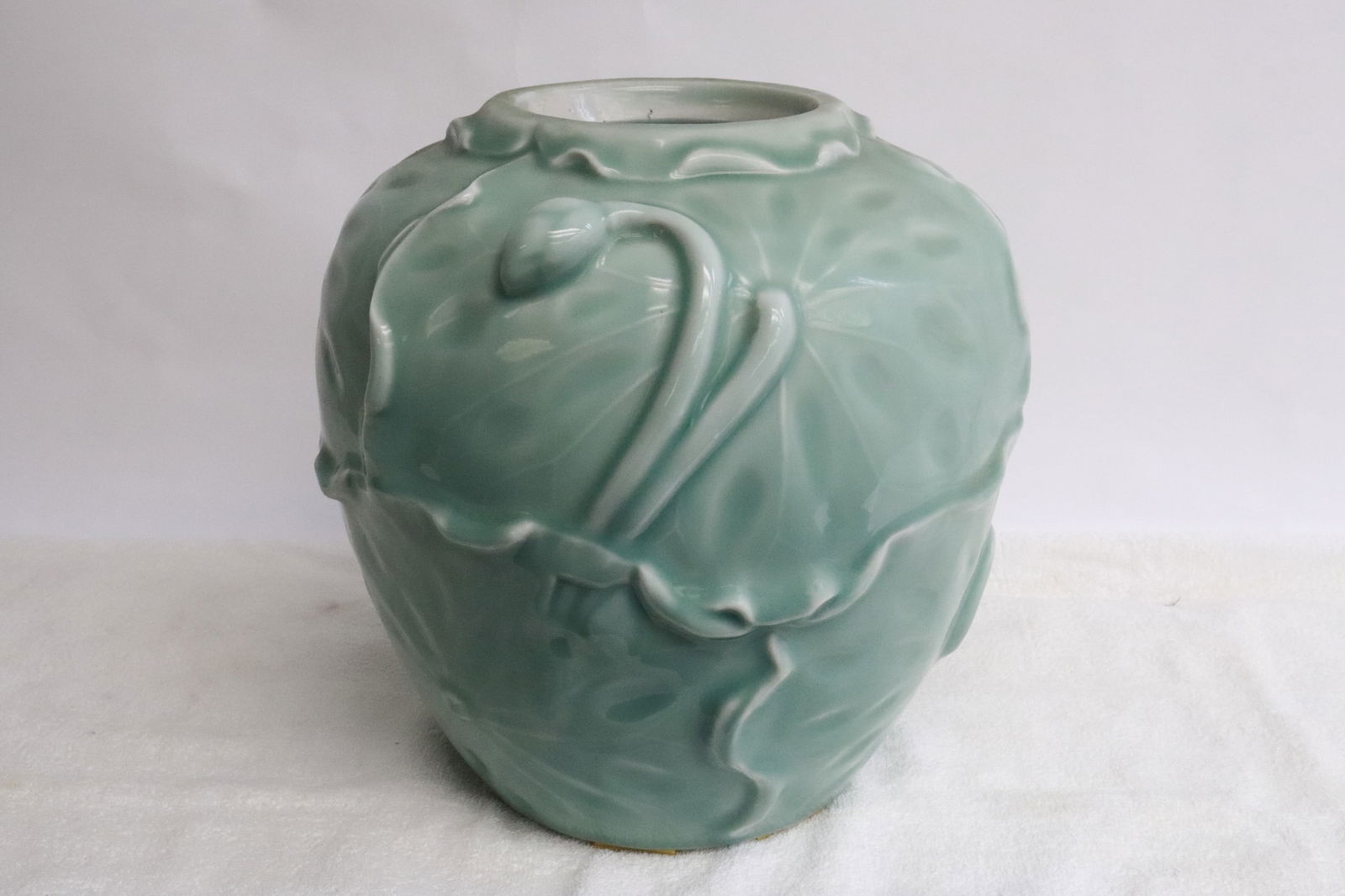 Chinese celadon jar: Chinese celadon jar, 10.15"x10.1"x10.15"