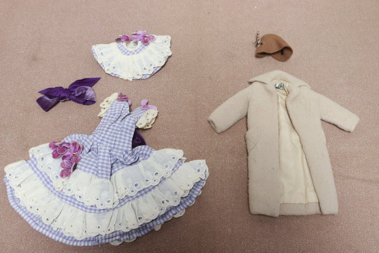 3 bags Barbie and Barbie style clothes (1 of 11)