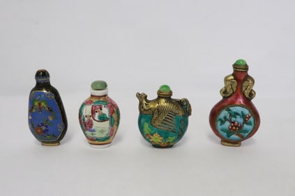 4 snuff bottles