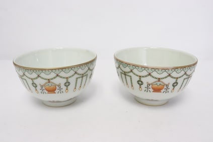 Pair Chinese vintage famille rose bowls