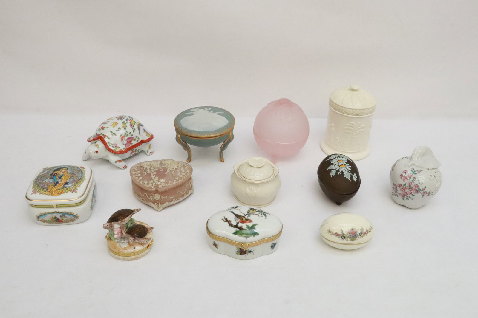 Lot of Porcelain and art glass boxes (1 of 14)