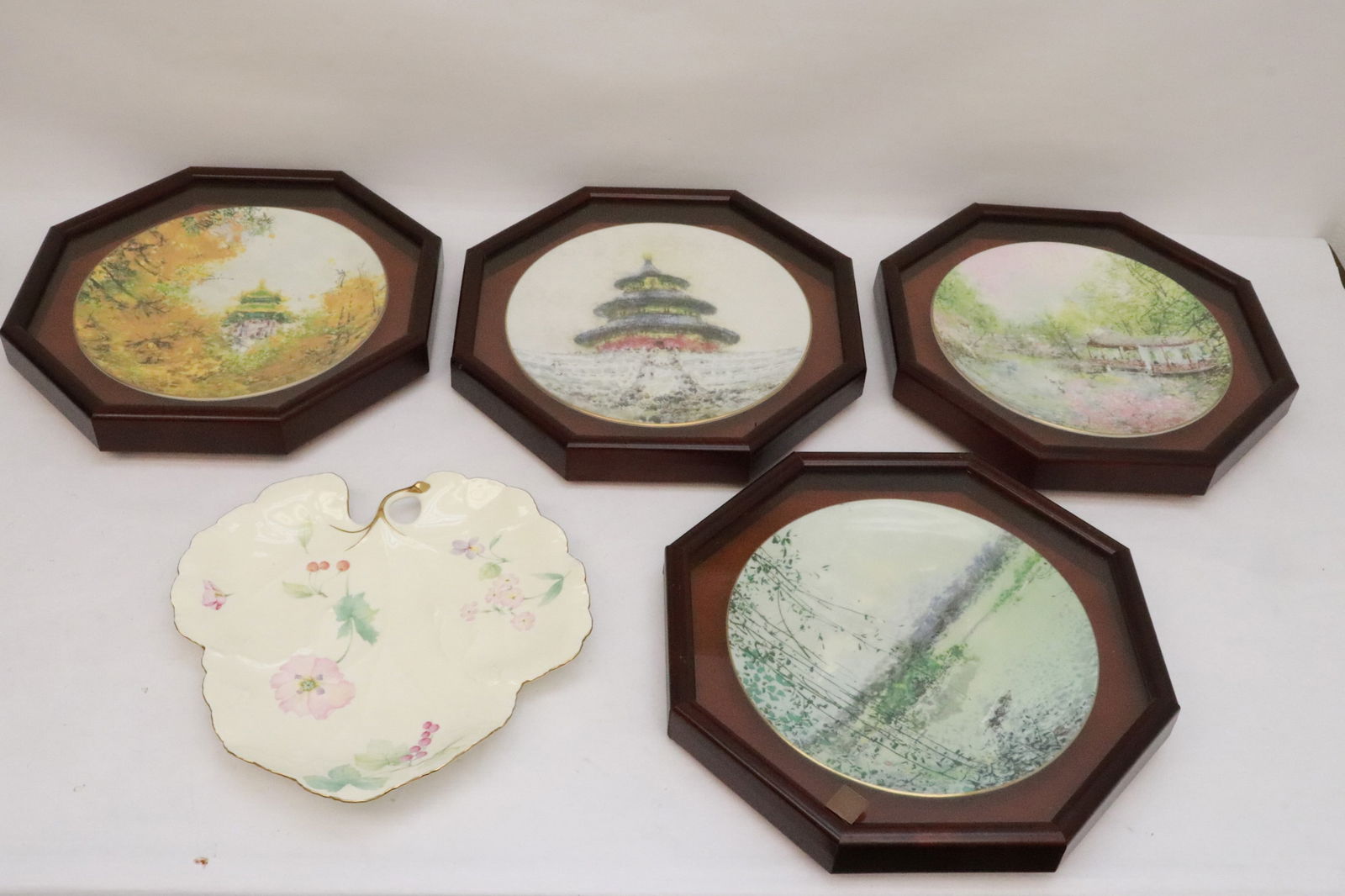 4 plates in display shadow boxes, & a large Mikasa plate (1 of 11)
