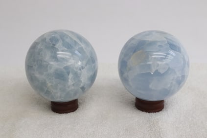 2 aquamarine balls