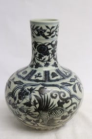 Chinese blue and white porcelain vase