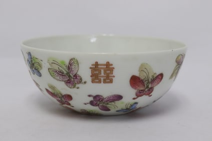 Fine Chinese famille rose porcelain tea bowl