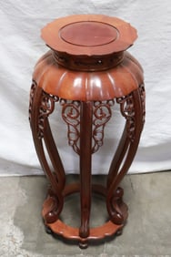 Fine Chinese rosewood pedestal stand