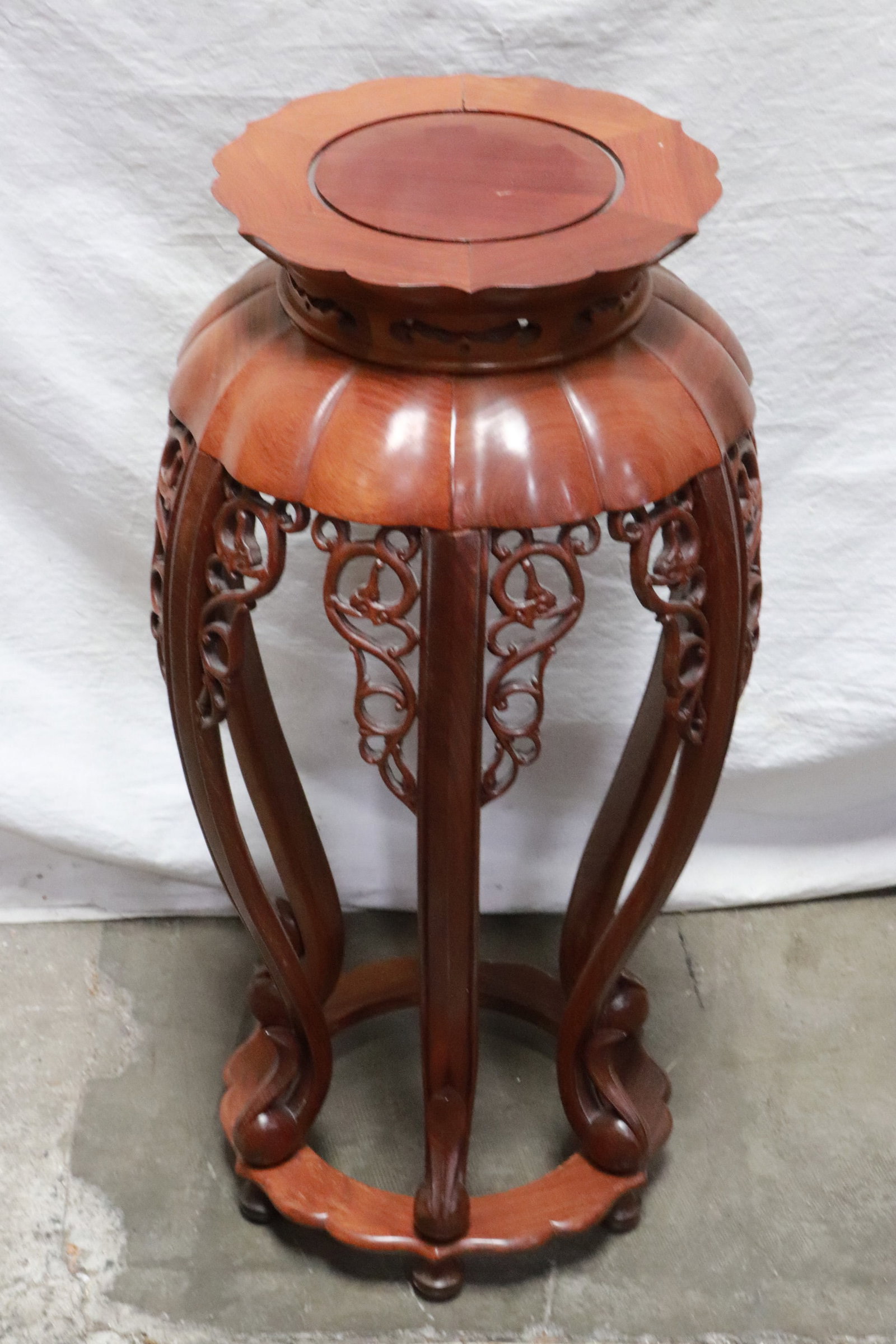 Fine Chinese rosewood pedestal stand (1 of 9)