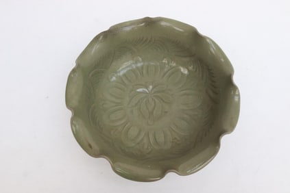 Fine Chinese Song style bowl with foliate edge