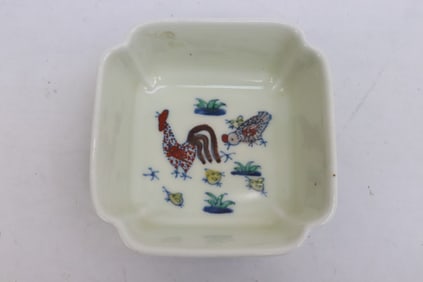 A doucai porcelain square dish