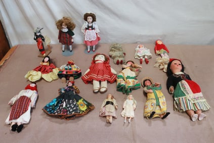 Large lot of vintage girl dolls