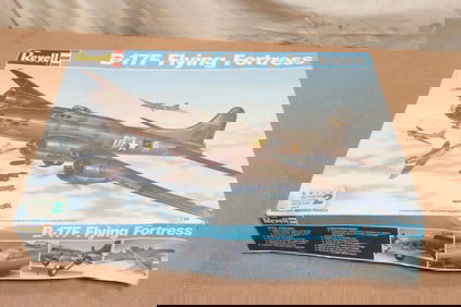 A B-17F flying fortress 1:48 model, new in box