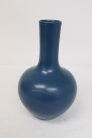 Fine Chinese blue glazed porcelain bottle vase