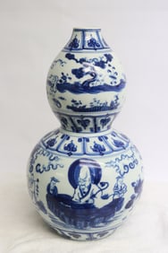 Chinese blue & white porcelain gourd shape vase