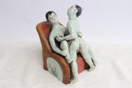 Chinese wucai porcelain figure group