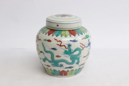 Chinese doucai porcelain covered tea caddy
