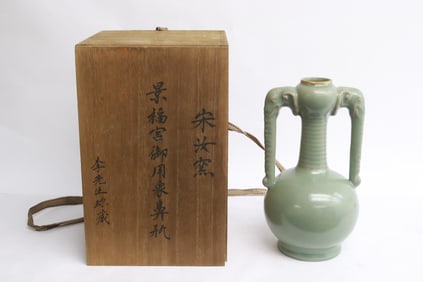 Chinese Song style celadon porcelain vase in storage box