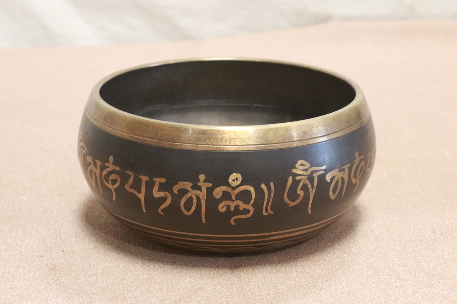 Fine South Asia vintage inlaid bronze censer: Fine South Asia vintage inlaid bronze censer, 2.85"x6.15"dia