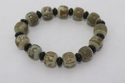 Jade like bead bracelet with calligraphy
