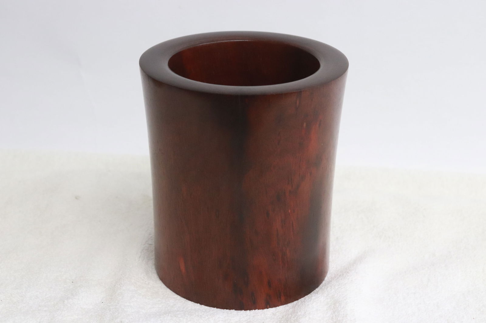 Chinese rosewood carved brush holder: Chinese rosewood carved brush holder, 4.8"x4.25"dia