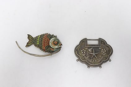 2 Chinese silver ornaments