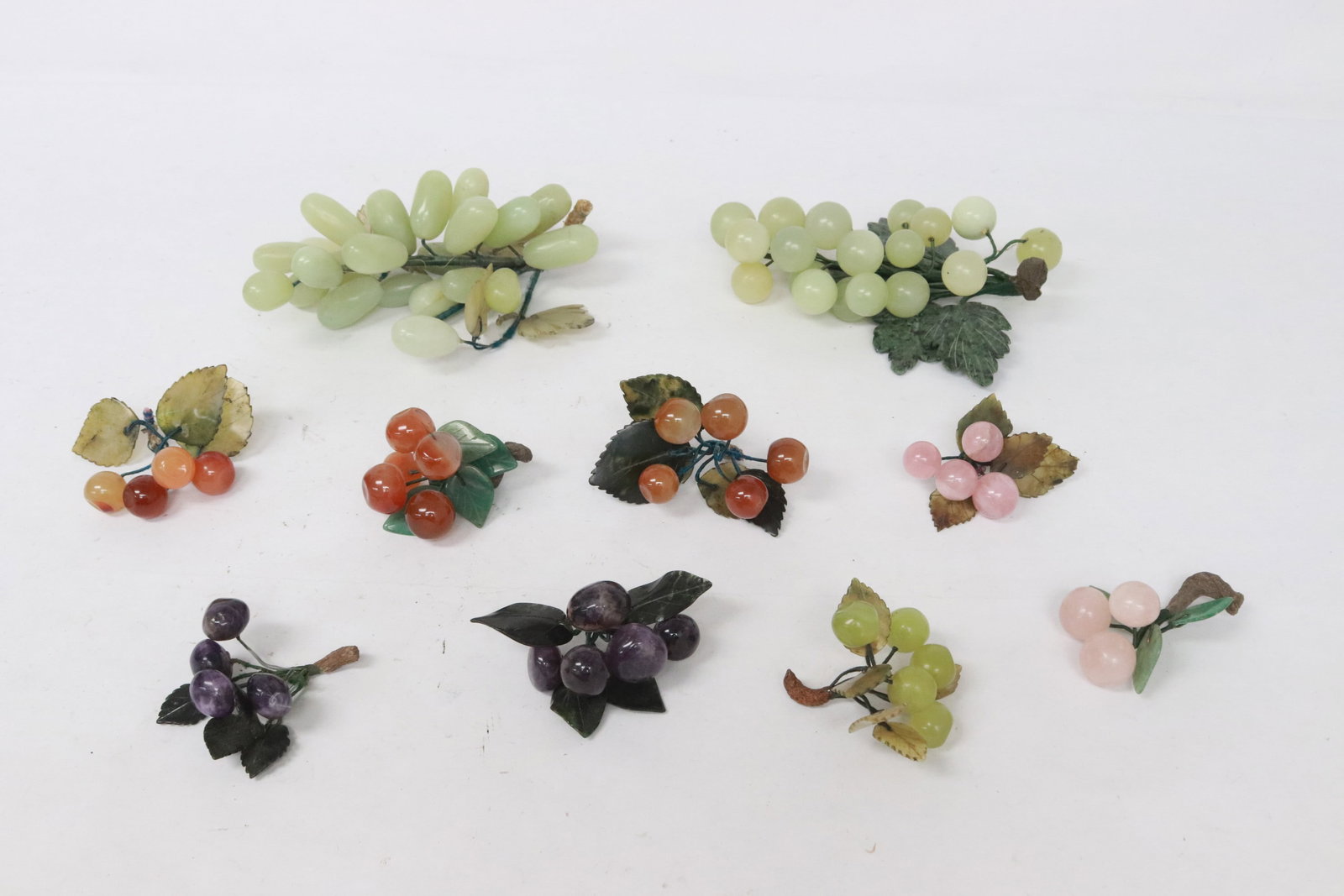 Lot of stone fruits: Lot of stone fruits, 2.6"L - 7"L