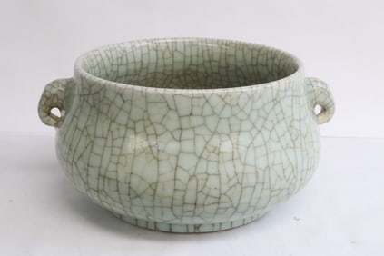 Chinese large crackleware porcelain jar