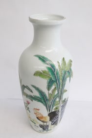 Beautiful Chinese famille rose porcelain vase