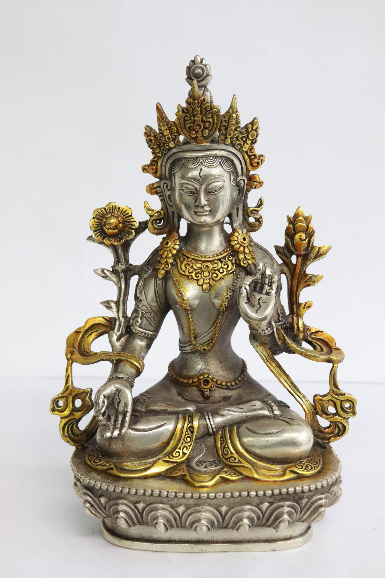 Fine Chinese bronze sculpture of deity: Fine Chinese bronze sculpture of deity, 8.65"H