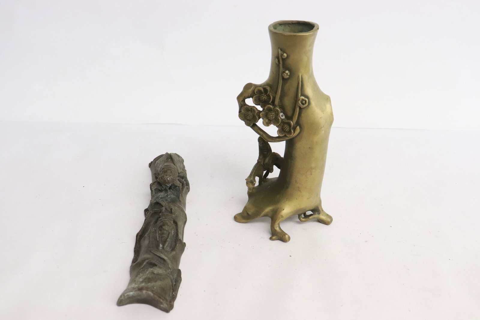 2 bronze table articles (1 of 9)