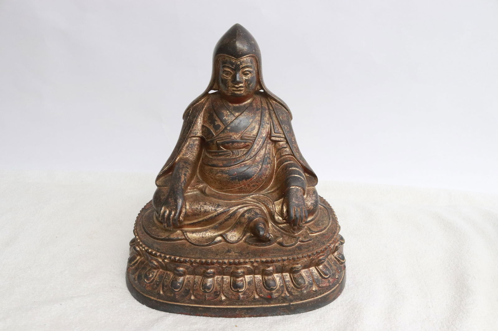 Fine Chinese bronze sculpture of deity: Fine Chinese bronze sculpture of deity, 8"H