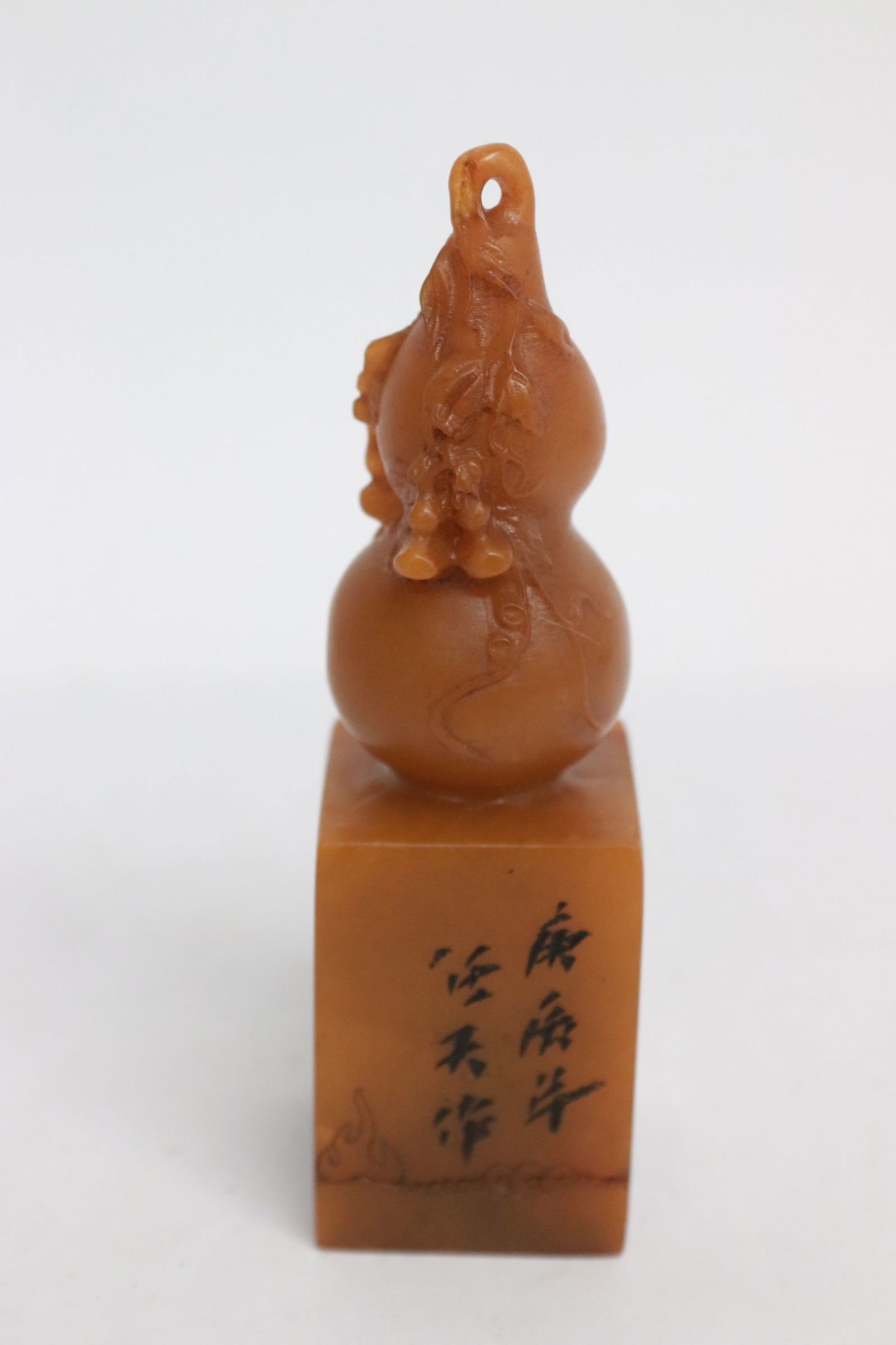 A shoushan stone seal: A shoushan stone seal, 3.95"x1.15"x1.15" (B:1.7"x5.85"x2.75")